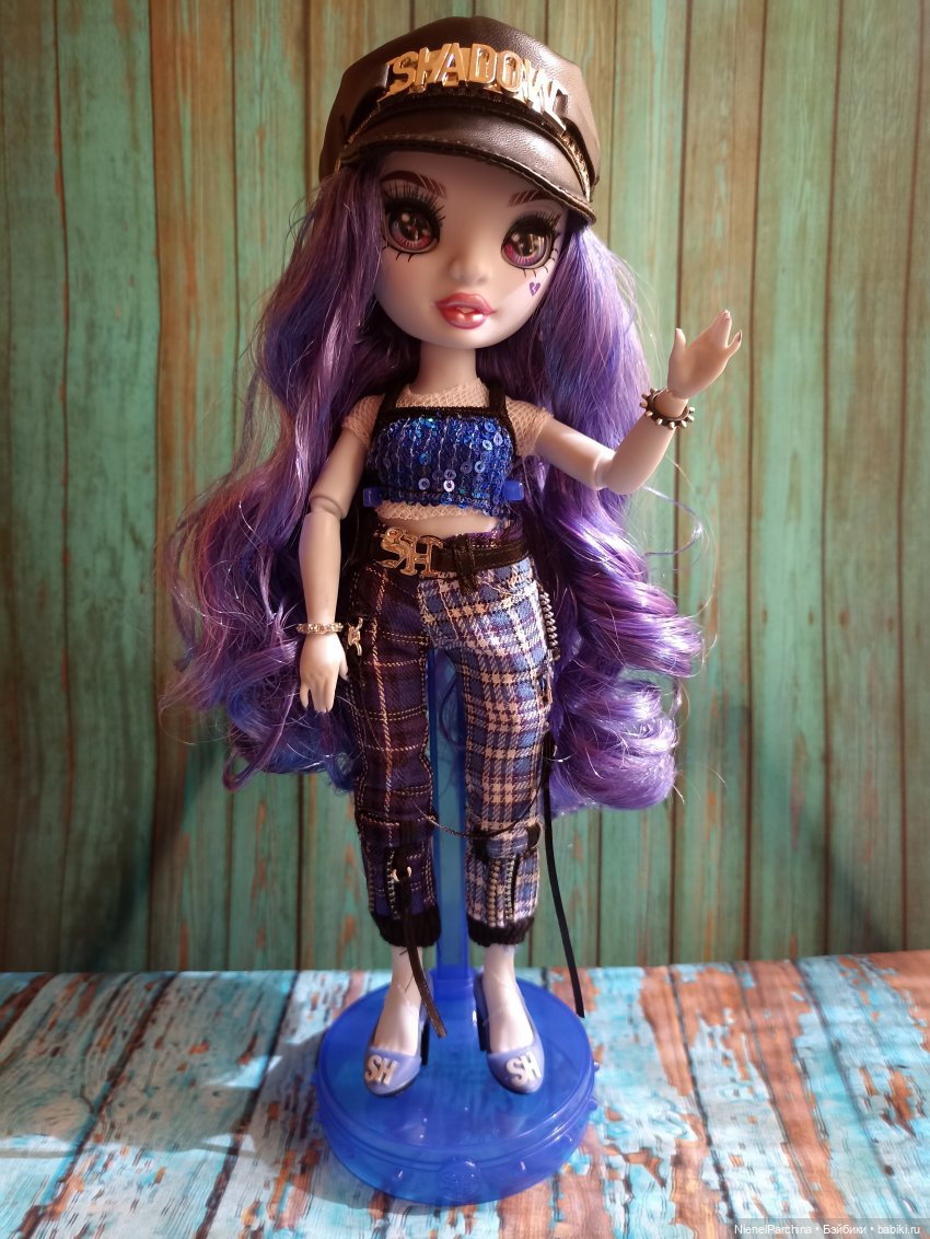 Ума гитаристка неоновых теней