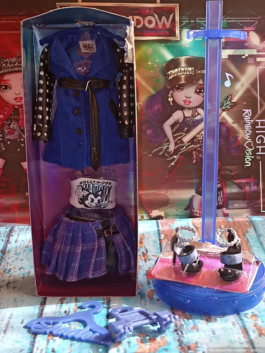 Ума гитаристка неоновых теней (фото 6)