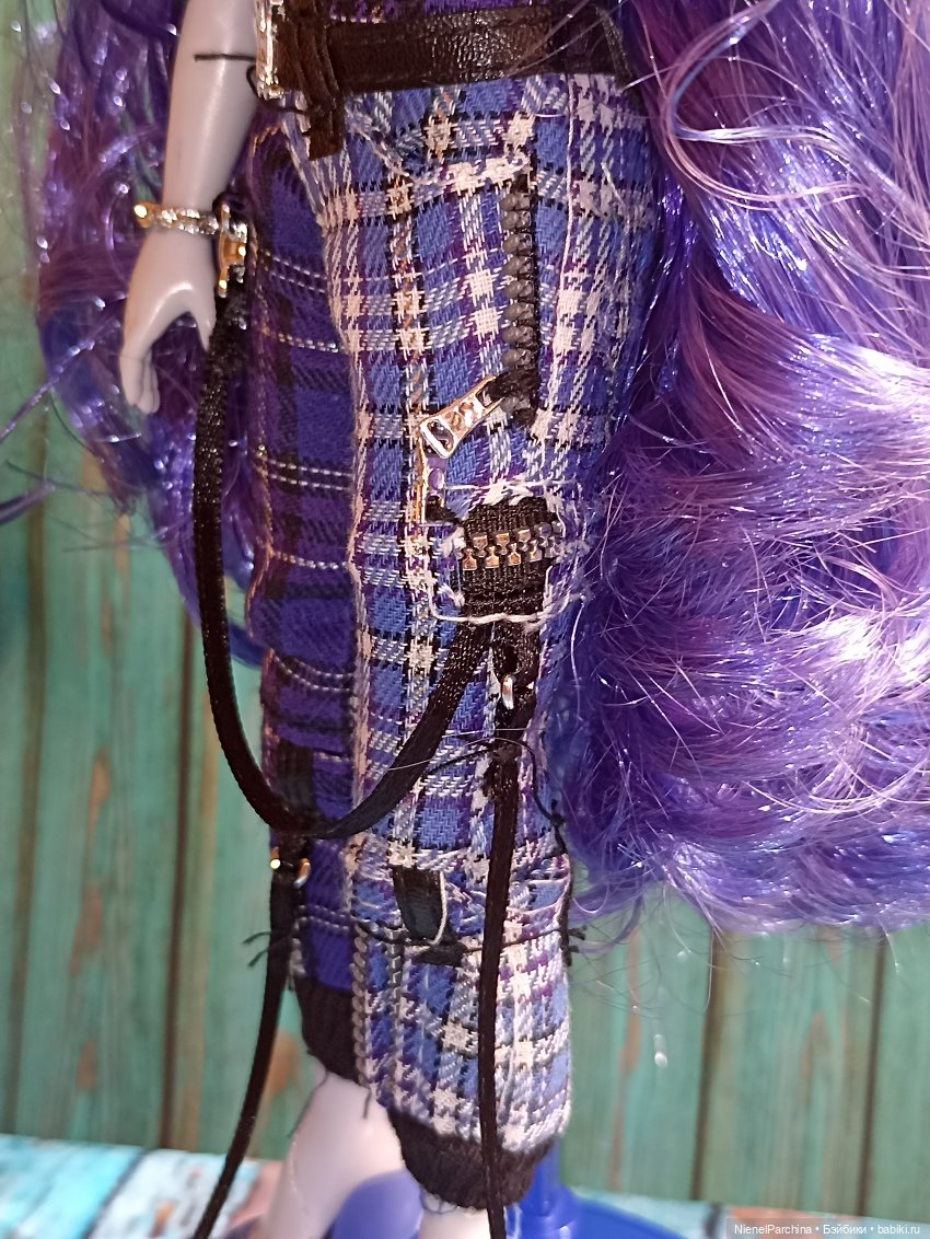 Ума гитаристка неоновых теней