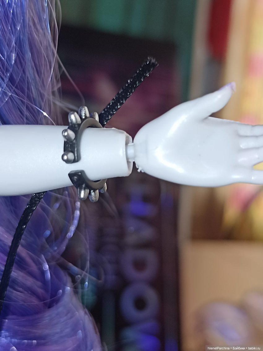 Ума гитаристка неоновых теней