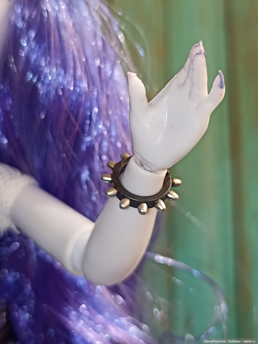 Ума гитаристка неоновых теней