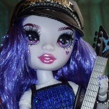 Ума гитаристка неоновых теней