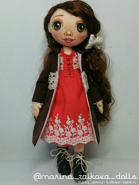 Текстильная куколка, рост 36 см. Автор Марина Зайкова. Ручки и пальчики сгибаются, голова наклоняется, волосы из шерсти козочки, можно аккуратно расчесывать и менять прически. Одежда снимается. Выполнена из натуральных материалов