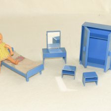 Синяя спальня для кукольного домика