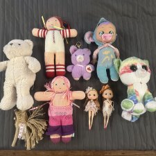 Лот игрушек и кукол