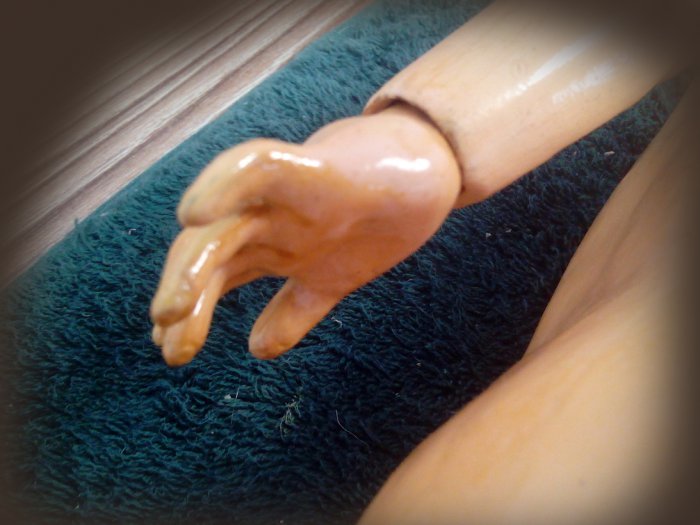 Лечение антикварной куклы Саши