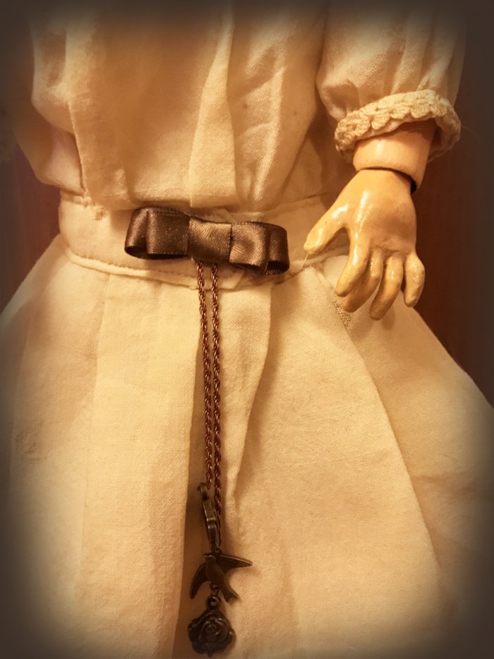 Лечение антикварной куклы Саши