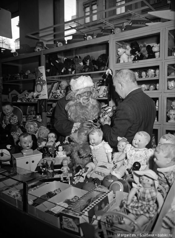 Еще немного репортажа старинных магазинов игрушек и кукол