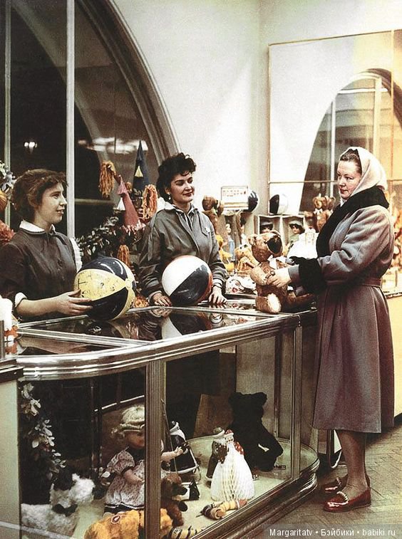 Еще немного репортажа старинных магазинов игрушек и кукол