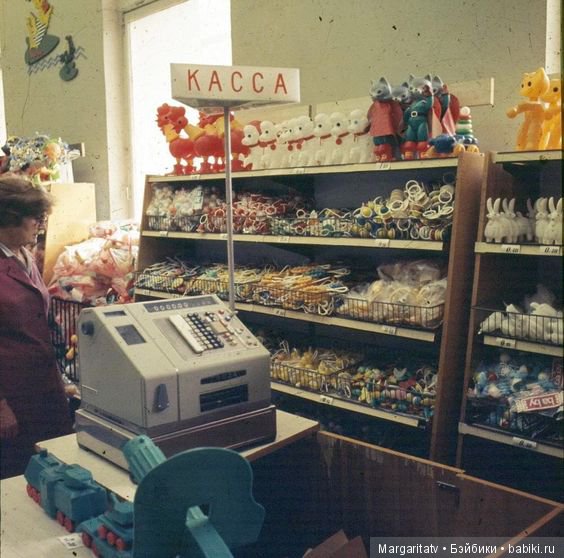 Еще немного репортажа старинных магазинов игрушек и кукол