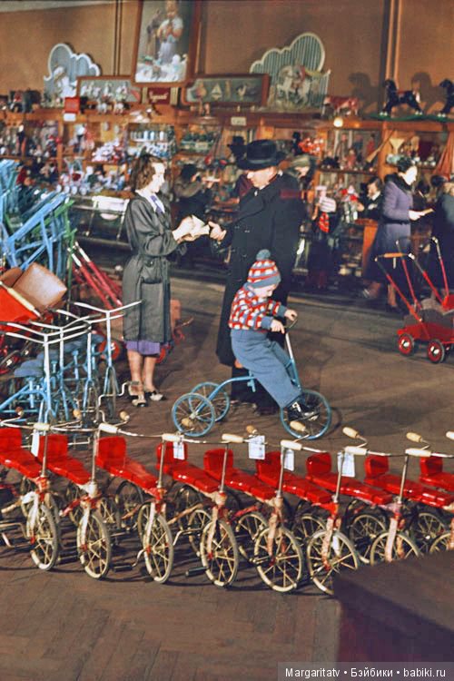 Еще немного репортажа старинных магазинов игрушек и кукол