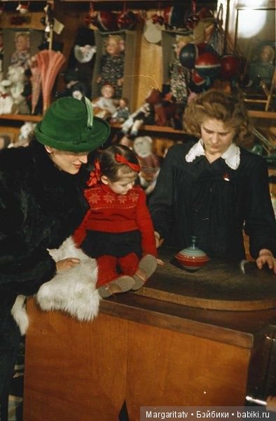 Еще немного репортажа старинных магазинов игрушек и кукол