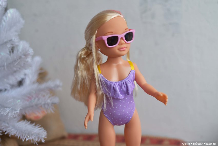 Кукла Нэнси в бассейне. Обзор