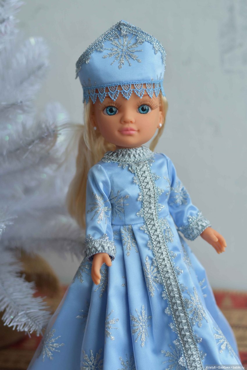 Кукла Нэнси в бассейне. Обзор