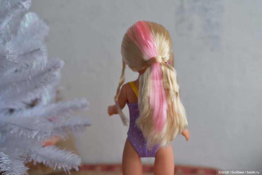 Кукла Нэнси в бассейне. Обзор