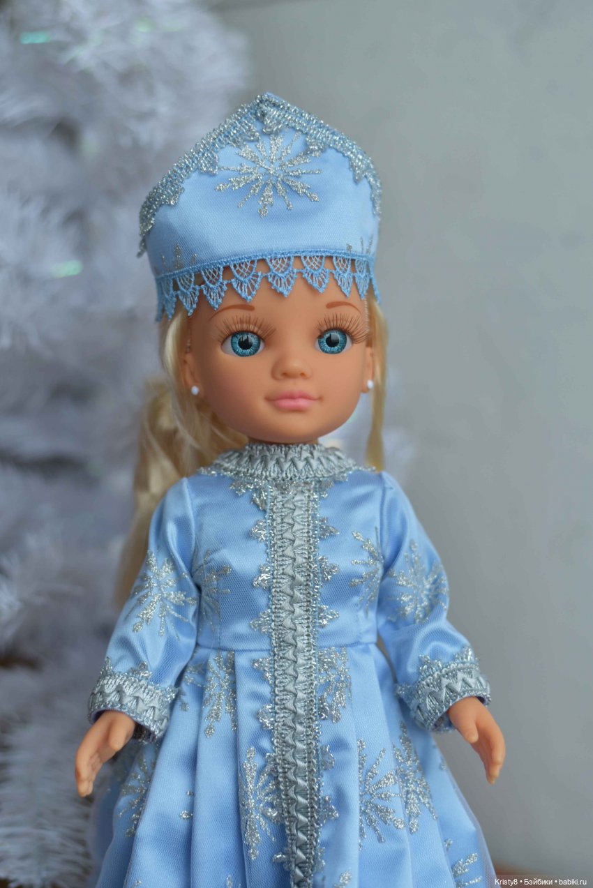 Кукла Нэнси в бассейне. Обзор