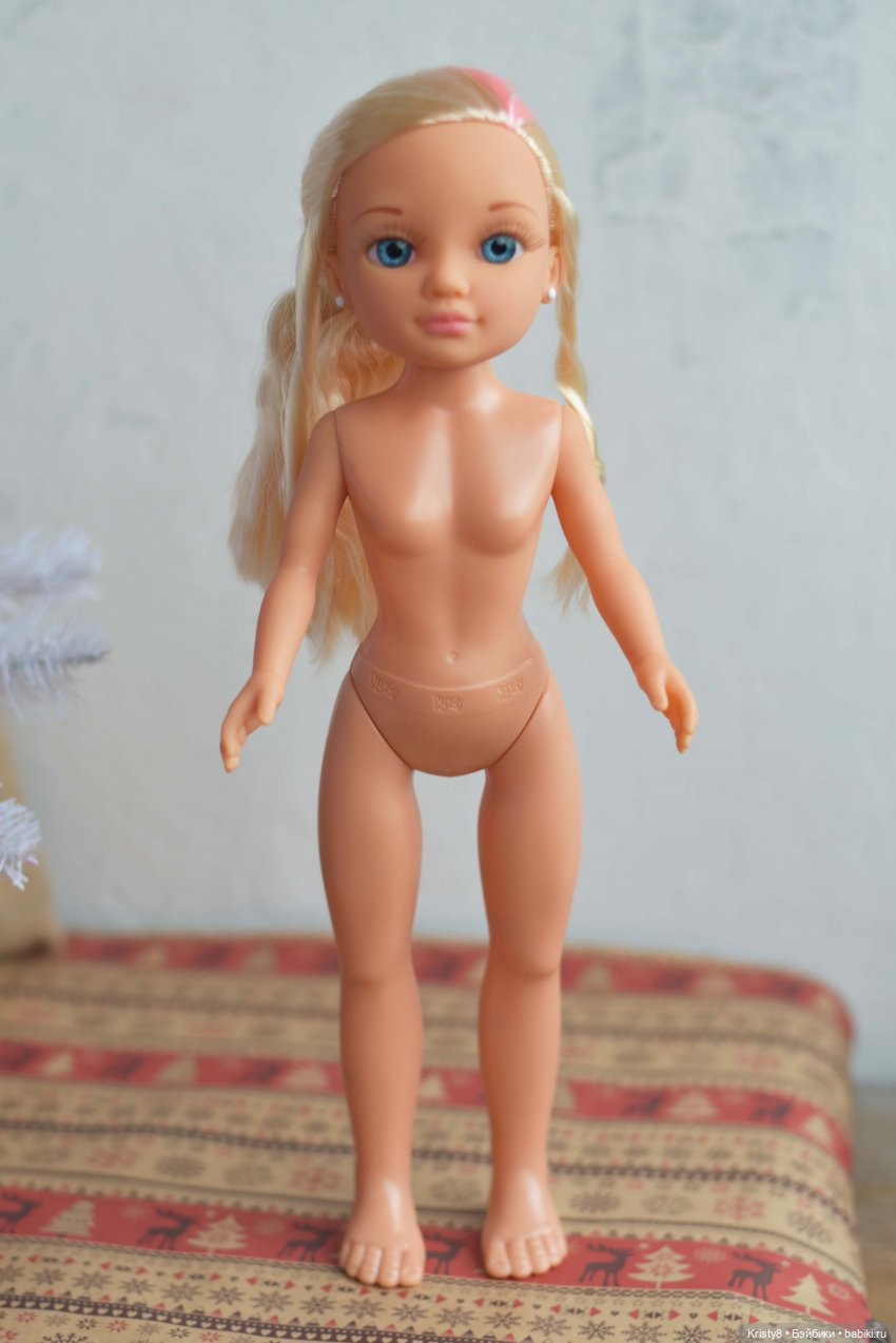 Кукла Нэнси в бассейне. Обзор