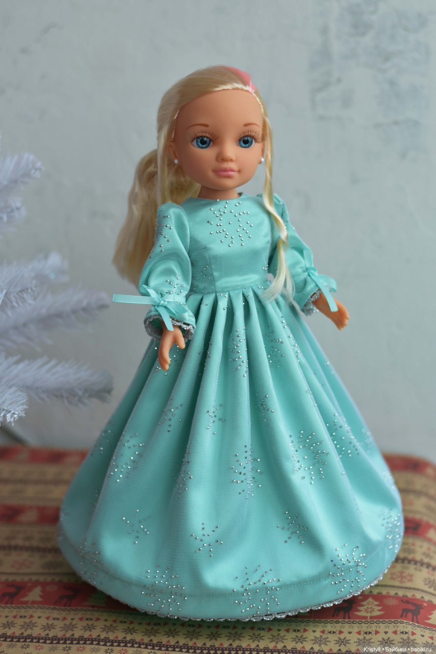 Кукла Нэнси в бассейне. Обзор