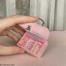 Домик-саквояж с малышкой