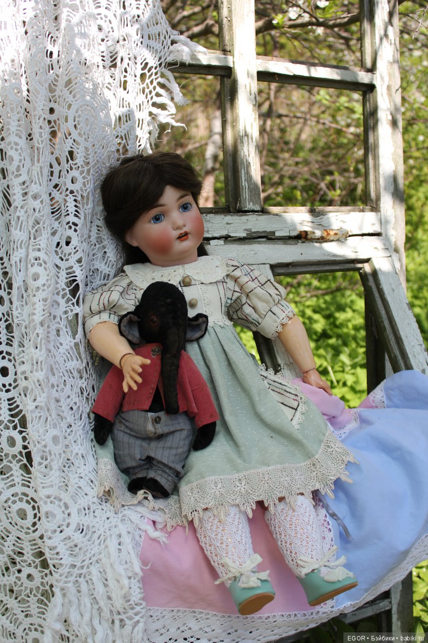 Прогулка в саду — Редкие антикварные куклы и реплики: воск (фото 3)