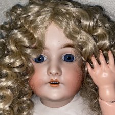 Антикварная кукла Queen Louise Armand Marseille