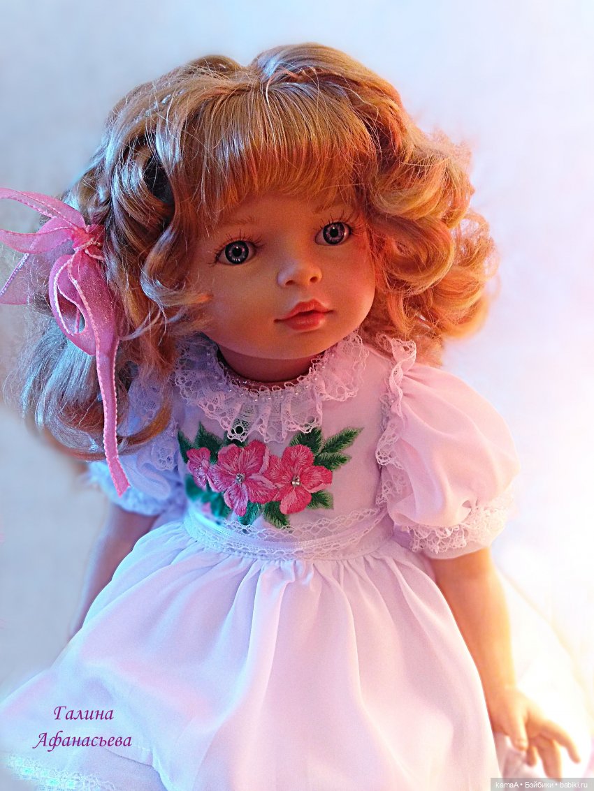 Показ причёсок в новом платьице из шёлка... с куколкой фирмы TOYSE CE ISPAN