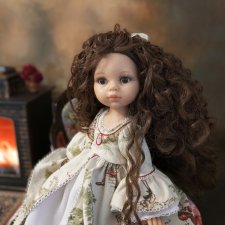 Малышка ждёт куколку...