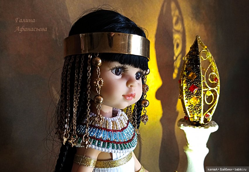 Алика в египетском наряде "калазирис"