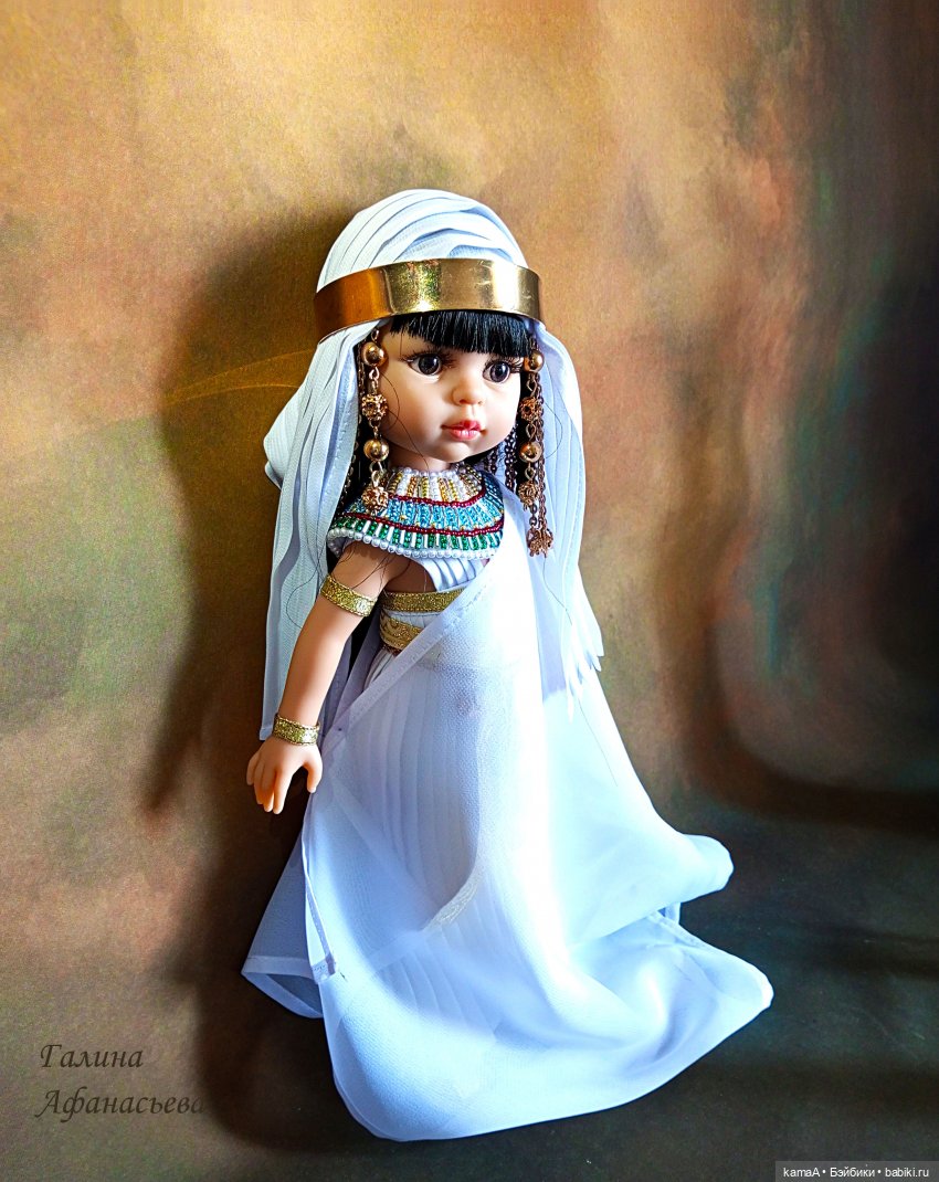 Алика в египетском наряде "калазирис"