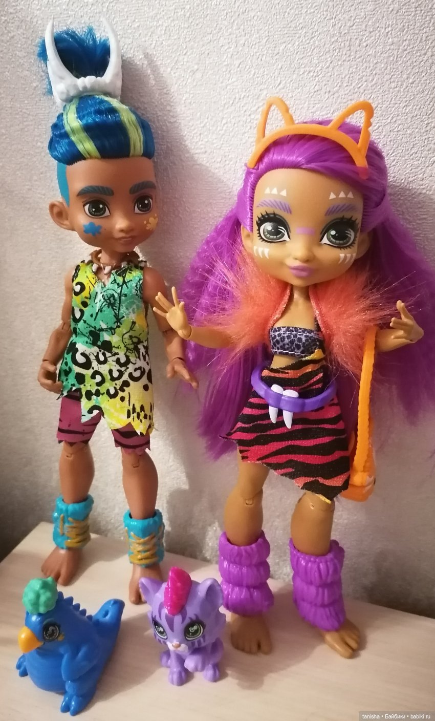 Первые представители Пещерного клуба.)