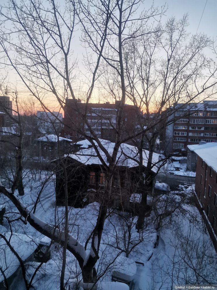 Две девицы под окном... Сёстры Ч