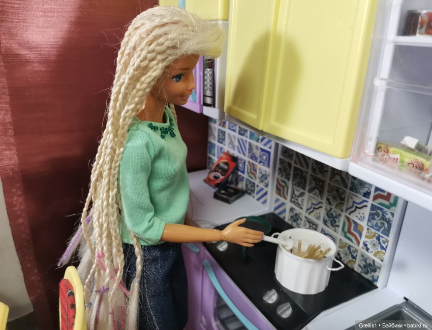 Две девицы под окном... Сёстры Ч