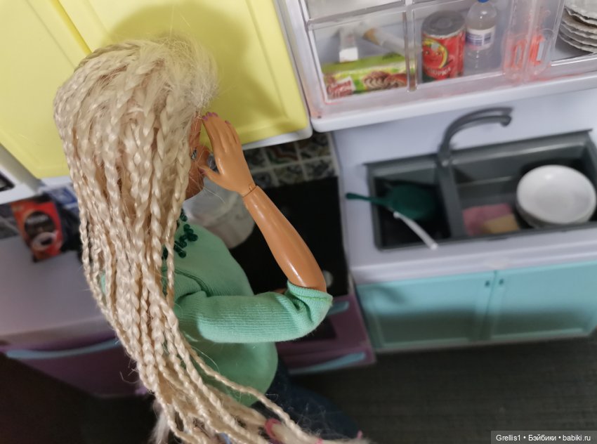 Две девицы под окном... Сёстры Ч