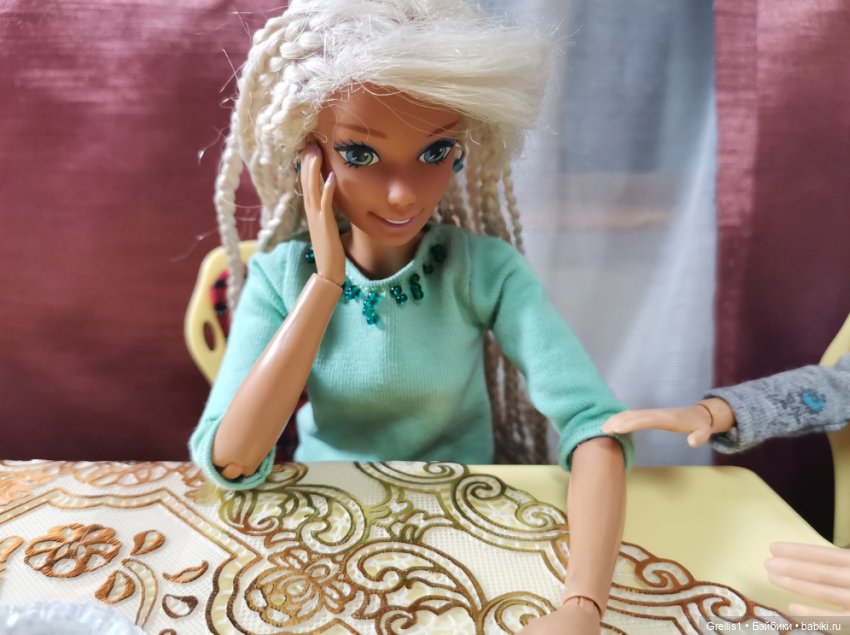 Две девицы под окном... Сёстры Ч