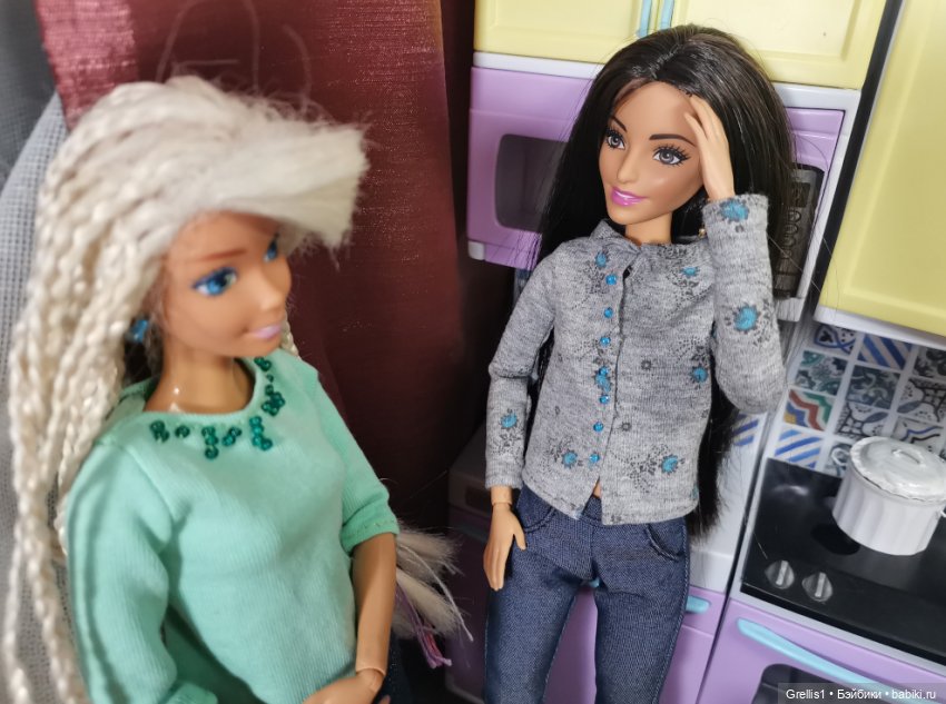 Две девицы под окном... Сёстры Ч