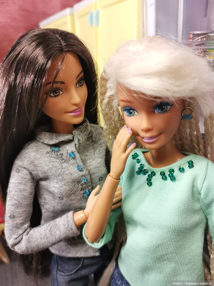 Две девицы под окном... Сёстры Ч