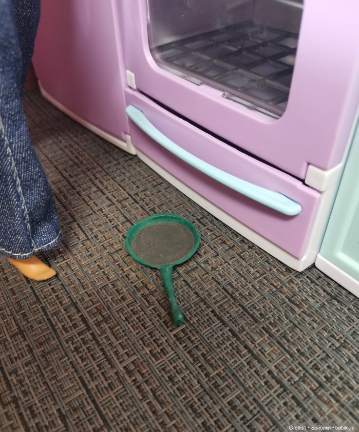 Две девицы под окном... Сёстры Ч