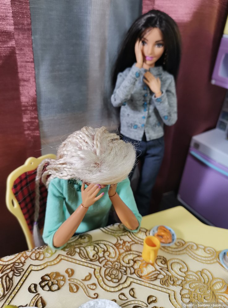 Две девицы под окном... Сёстры Ч