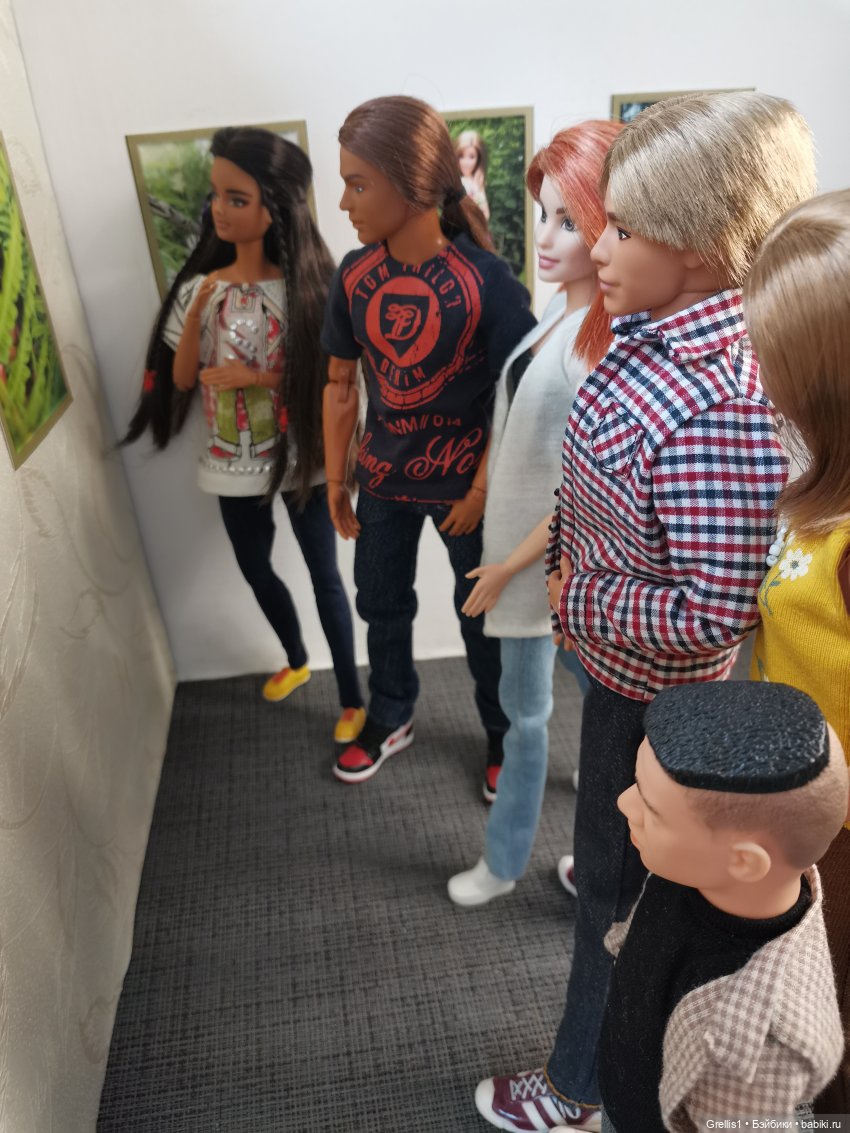 Цветы и люди. Выставка в фойе театра "Авангард"