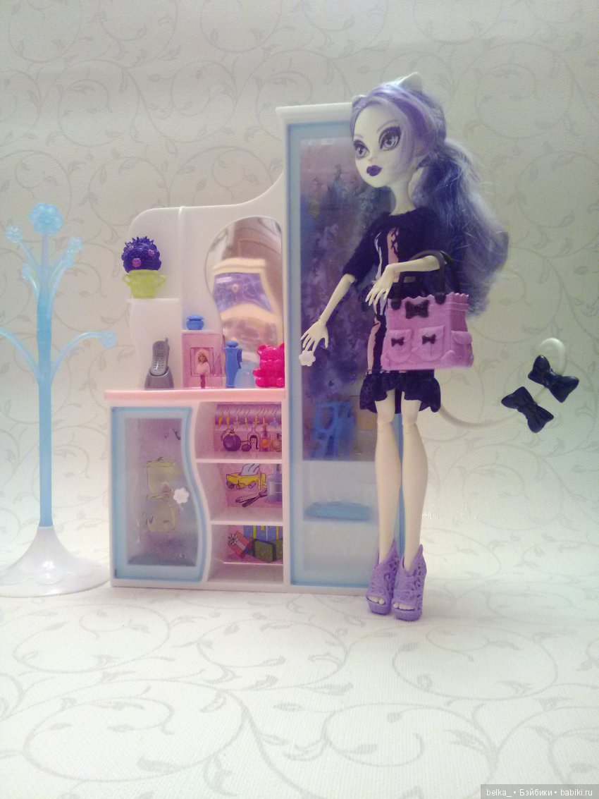 Про Катрин ДеМяу, Monster High