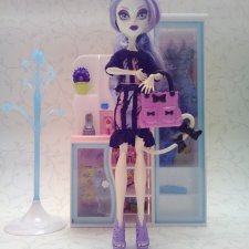 Про Катрин ДеМяу, Monster High