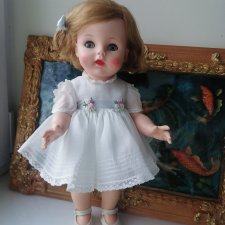 Винтажная куколка Мадам Александр Кэролайн Кеннеди 1961 года.