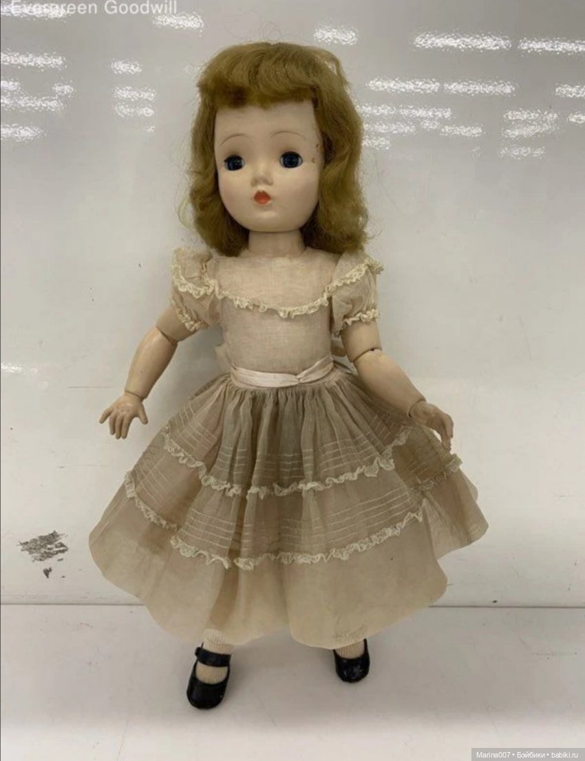 Девочку зовут Сью Уокер ( Sue Walker).