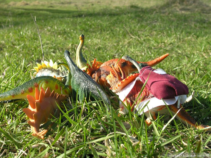 Динозавры на выпасе или Парк Юрского Периода на колхозном поле