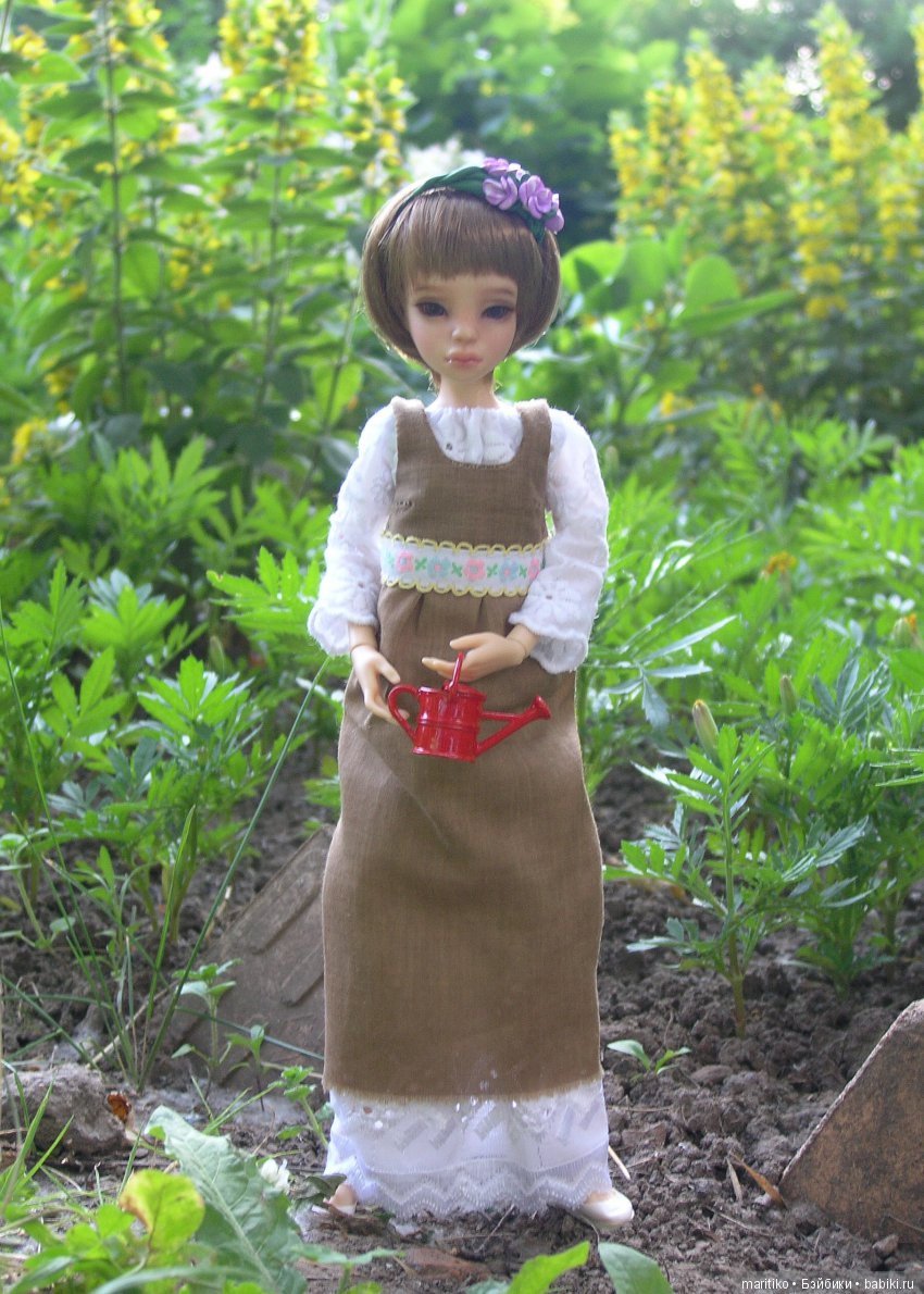 Мирослава и её помощник. Летние хлопоты