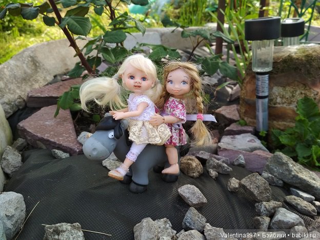 Дачные зарисовки, Девчата отдыхают)