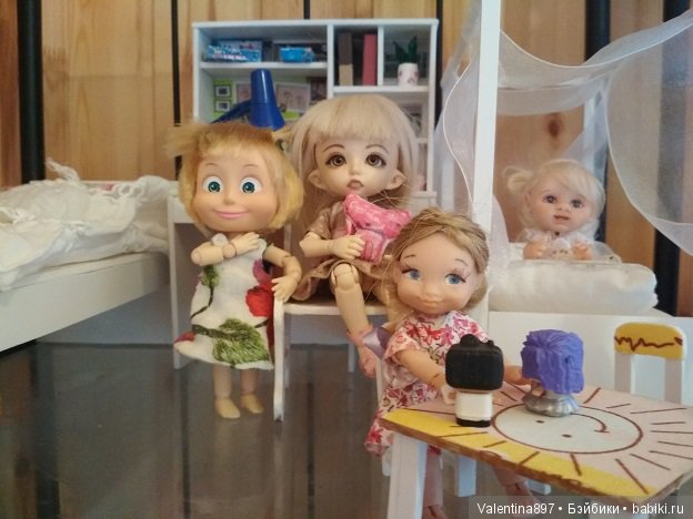 Дачные зарисовки, Девчата отдыхают)