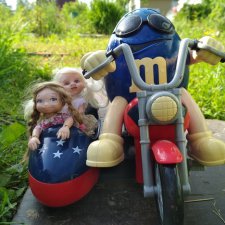 Дачные зарисовки, Девчата отдыхают)