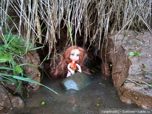 Дачные зарисовки. Даринка и Машуня купаются и отдыхают