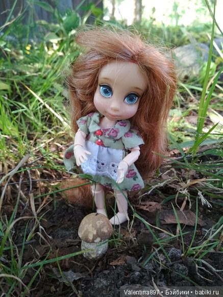 Дачные зарисовки. Даринка и Машуня купаются и отдыхают